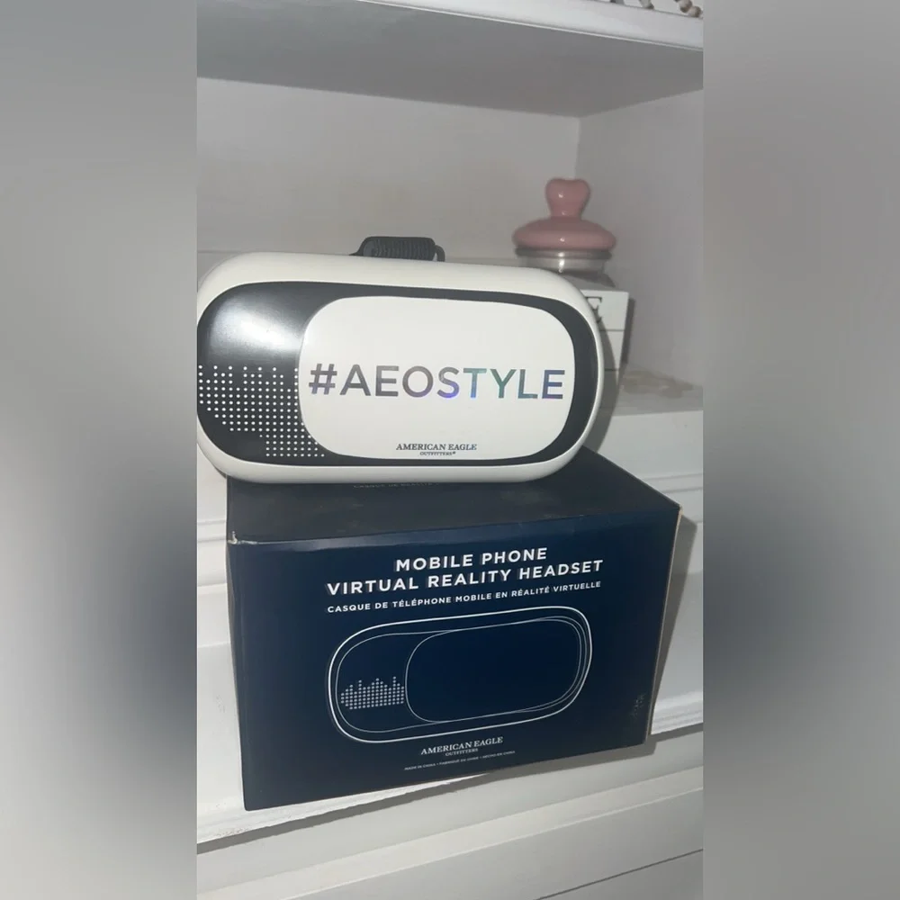 American Eagle Outfitters VR Headset in White and Black